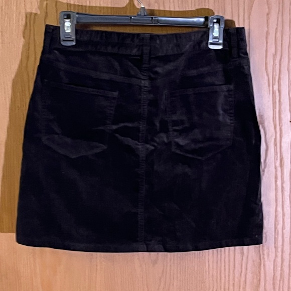 Vineyard Vines Dresses & Skirts - Vineyard Vines Black Mini Skirt